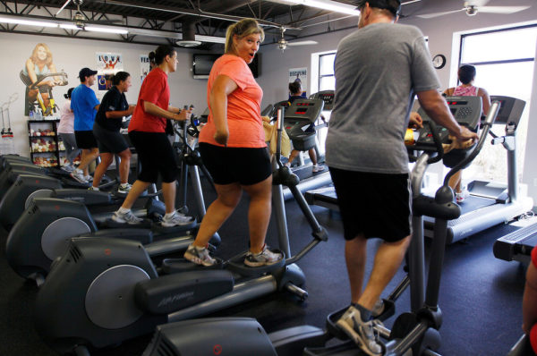 Guests workout in the gym including (C) Heather Murray pointing to her hip during a "mountain" class at the Biggest Loser Resort in Ivins, Utah September 6, 2010. Guests at the resort affiliated with the popular reality television show typically stay for 3 to 4 weeks but Heather originally from Canada, planned to stay for 10 weeks at about $2,000 per week. REUTERS/Rick Wilking (UNITED STATES)