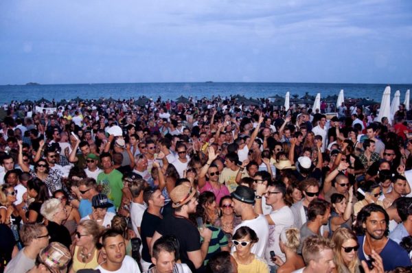 ibiza-festa-spiaggia-1024x680