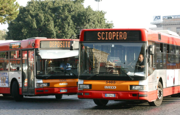 48361 Roma Sciopero trasporti sciopero fermata autobus metro trasporti (EIDON) (Agenzia: EIDON) (NomeArchivio: PHPIMrf4.JPG)