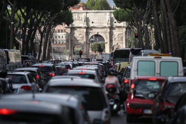 Foto Vincenzo Livieri - LaPresse 02-10-2015 - Roma - Italia Cronaca Traffico causato dalla manifestazione degli studenti e dallo sciopero dei trasporti Photo Vincenzo Livieri - LaPresse 02-10-2015 - Rome - Italy News Traffic due to the students demonstration and transport strike