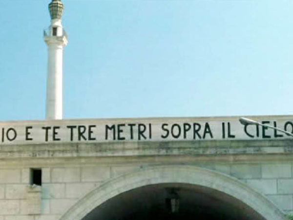 tre-metri-sopra-il-cielo-scritta-muro