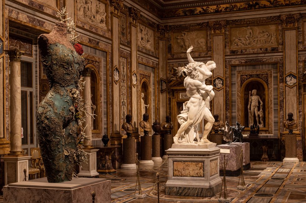 4-archaeology-now-damien-hirst-galleria-borghese-1623141029