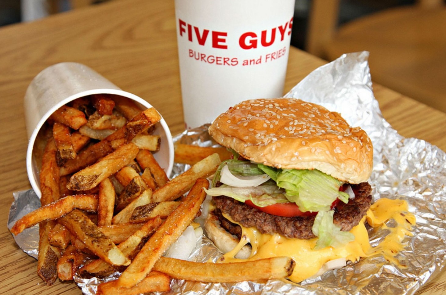 five-guys-il-famoso-e-apprezzato-fast-food-statunitense-apre-in-italia-al-via-a-milano